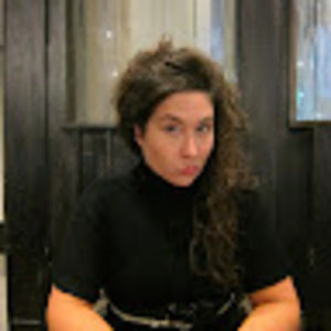 Meet your Posher, Cassandra